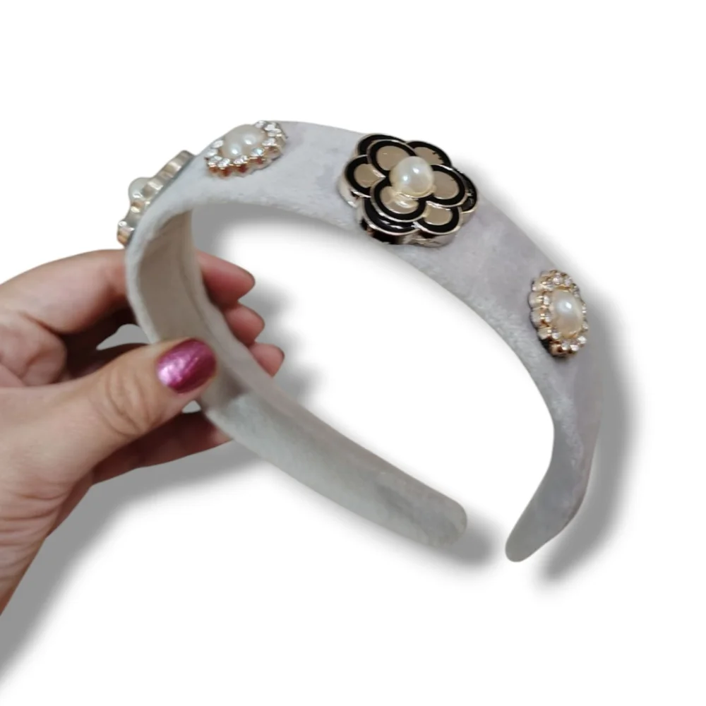 New Elegant Gray Headband with Gold Floral Accents 🩶